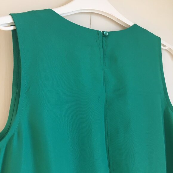Satiny Kelly Green Box Pleat and Pintuck Tank Top - Picture 7 of 13